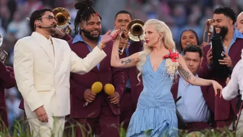 Bad Bunny Conquista el Super Bowl LX: De Monaguillo en Vega Baja a Fenómeno Global que Marcó la Historia del Espectáculo Latino